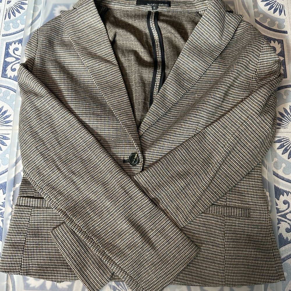 AMANDA & CHELSEA Women’s Blazer. Size Medium